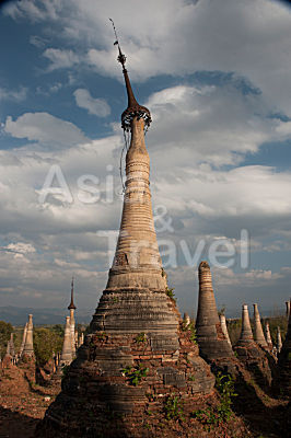 Alte Shan Pagoden in Indein Inle See Myanmar