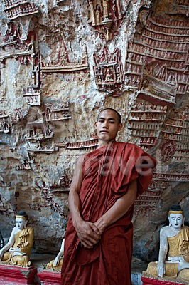 Buddhistischer Mönch Kawt Gon Höhlenkloster Hpa An Myanmar