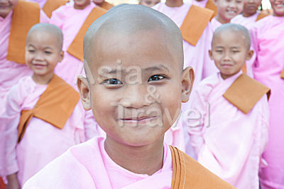 Junge buddhistische Nonnen Hsipaw Myanmar