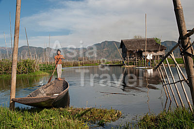 Kind rudert Boot Inle See Myanmar