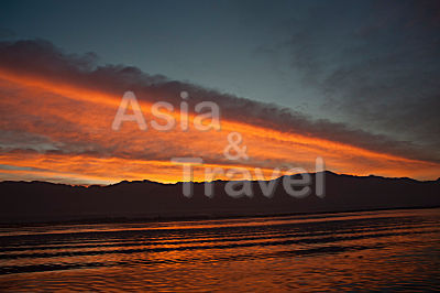 Morgendämmerung am Inle See Myanmar