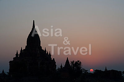 Tempel Silhouette bei Sonnenuntergang Bagan Myanmar