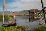 Kind rudert Boot Inle See Myanmar